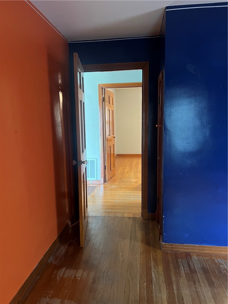 414 Sutherland Avenue Property Photo 9
