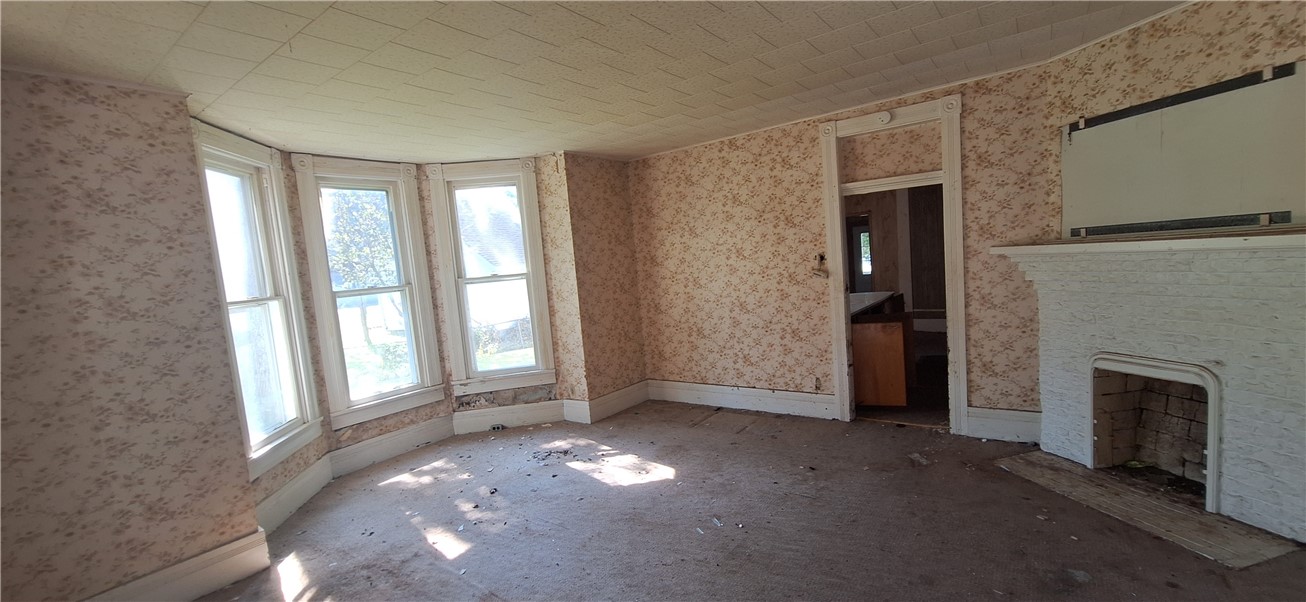 212 E Crawford Street Property Photo 2