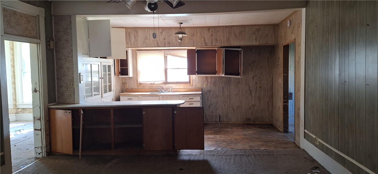 212 E Crawford Street Property Photo 6