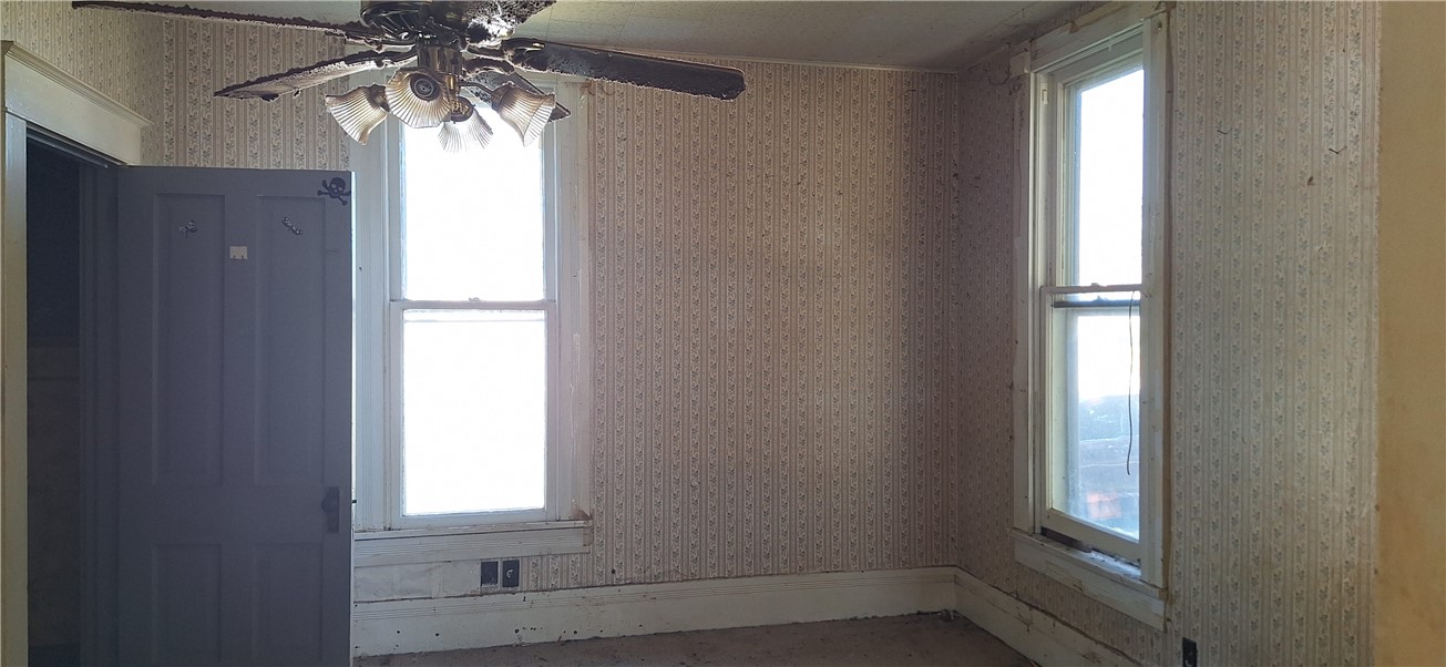 212 E Crawford Street Property Photo 7
