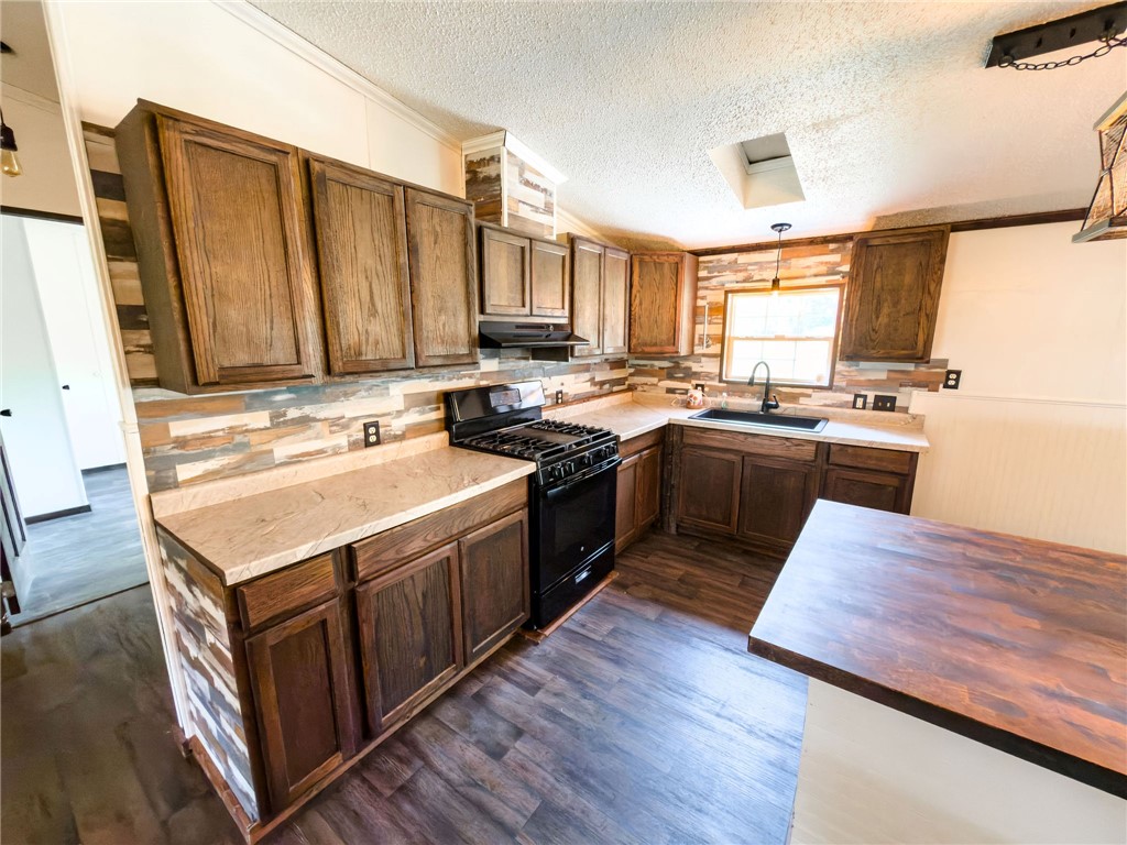 20566 Francis Drive Property Photo 8