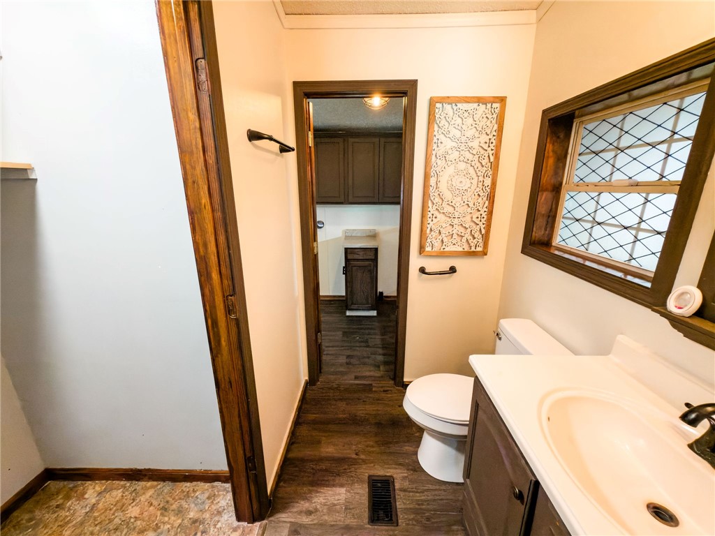 20566 Francis Drive Property Photo 15