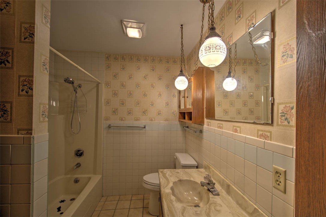 2233 N Vine Street Property Photo 17