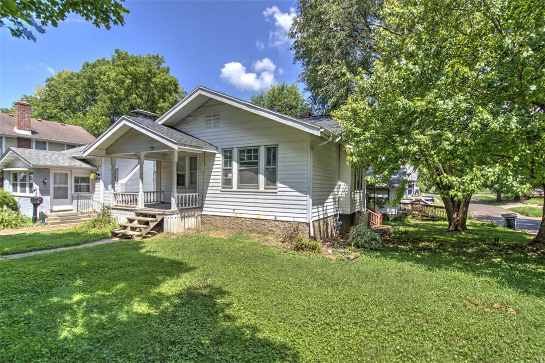 1502 W Forest Avenue Property Photo 2