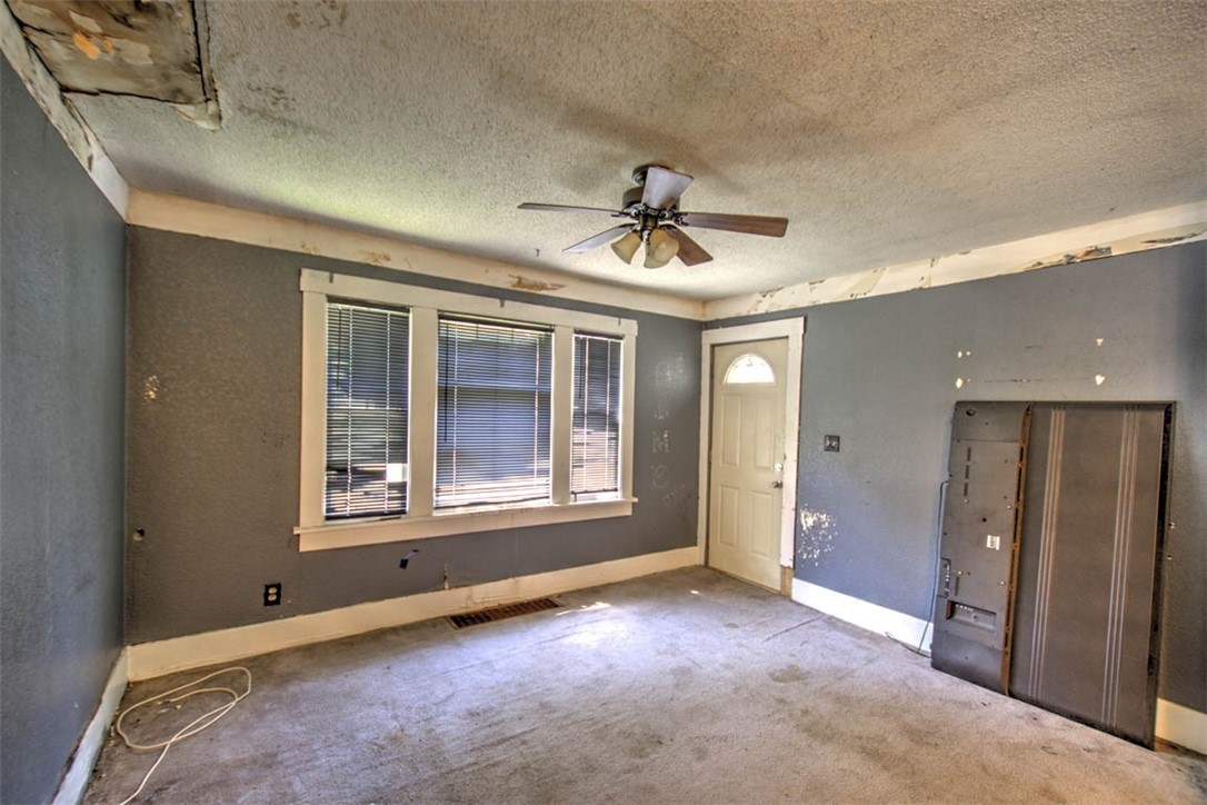 1502 W Forest Avenue Property Photo 4