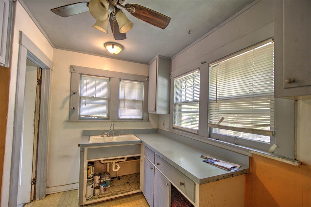 1502 W Forest Avenue Property Photo 7