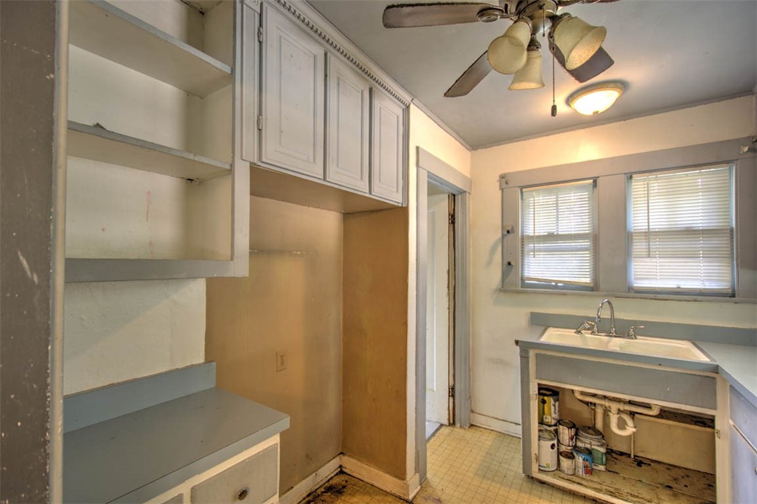 1502 W Forest Avenue Property Photo 8