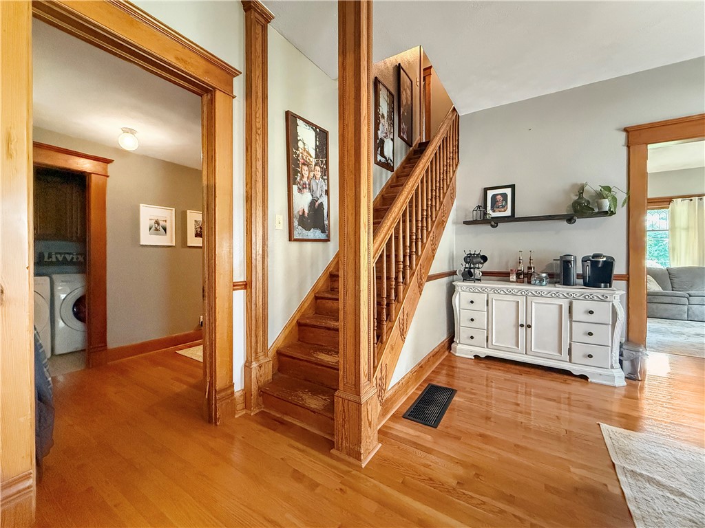 305 S Division Street Property Photo 7