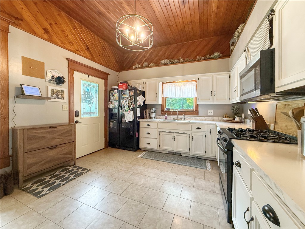 305 S Division Street Property Photo 8