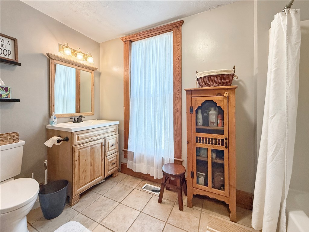 305 S Division Street Property Photo 11