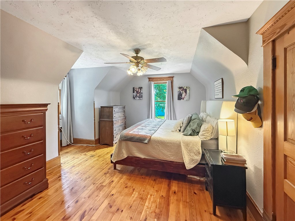 305 S Division Street Property Photo 12