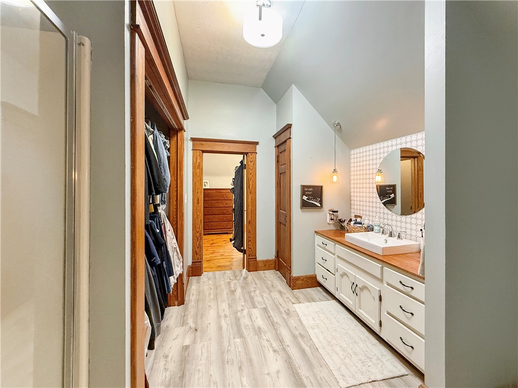 305 S Division Street Property Photo 13