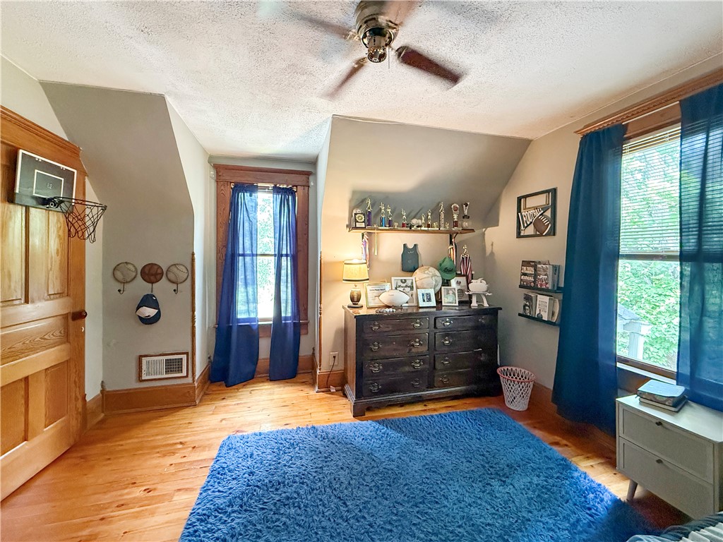 305 S Division Street Property Photo 16