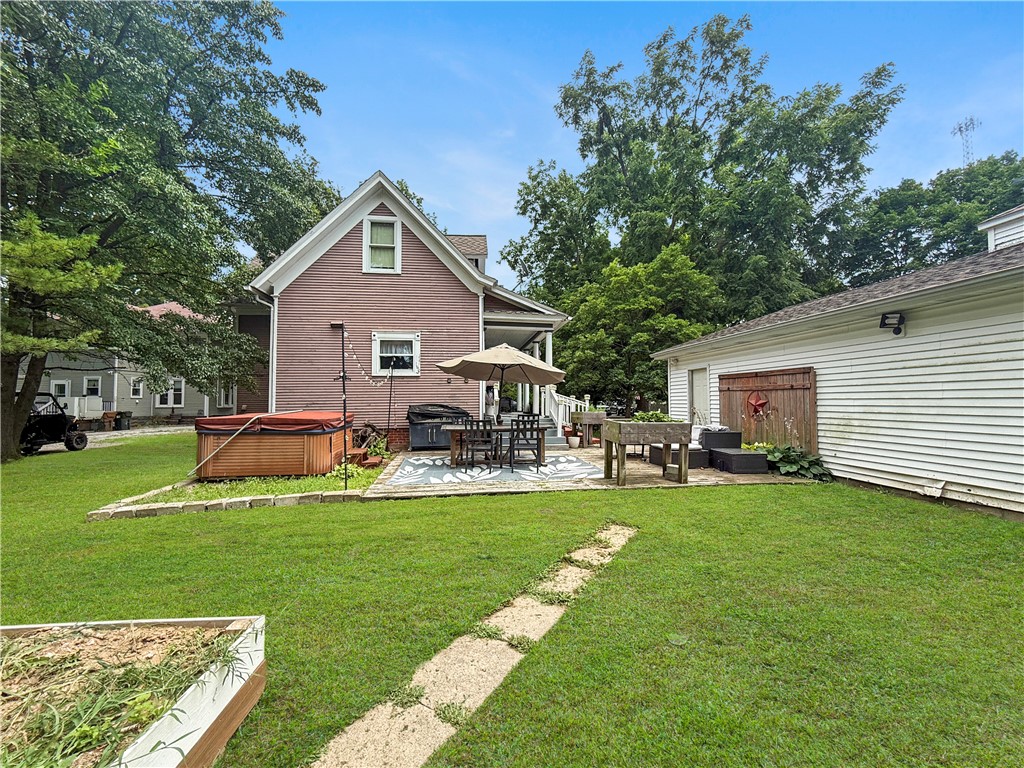 305 S Division Street Property Photo 22