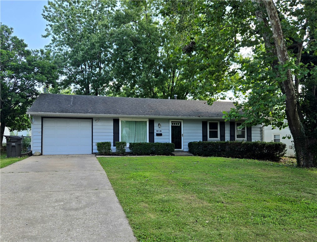 910 Hillside Drive Property Photo 2