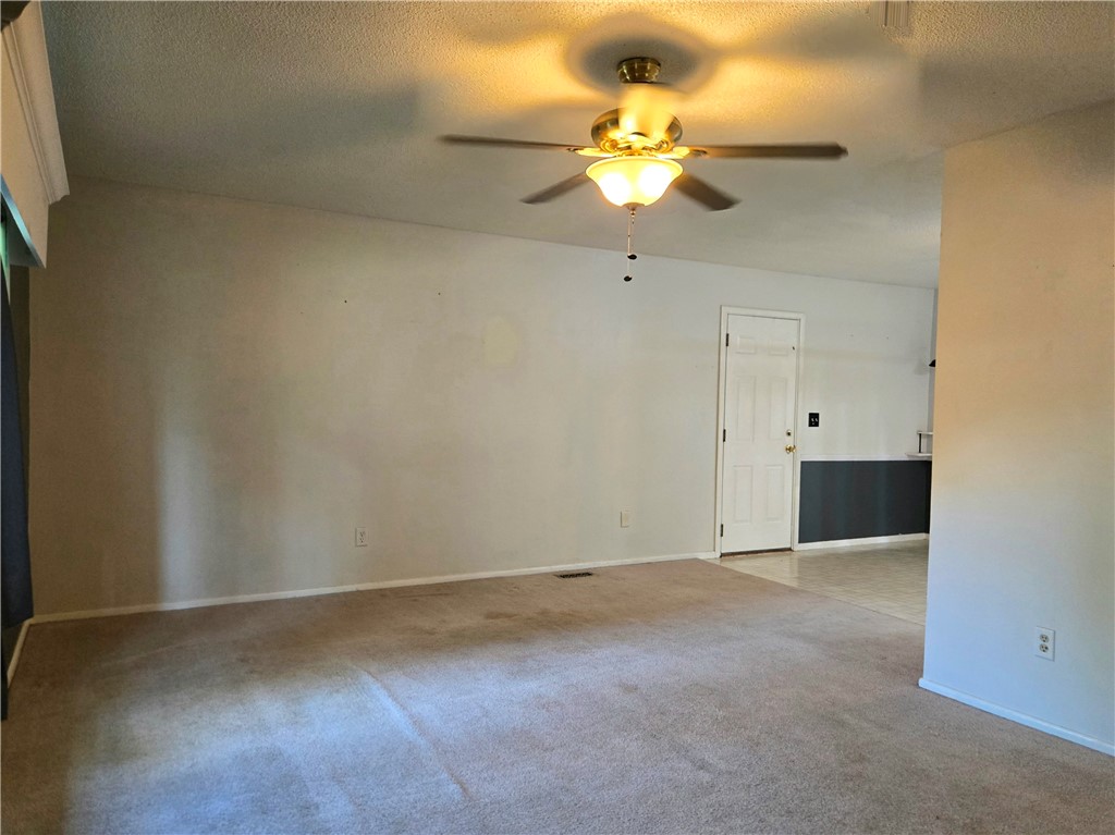 910 Hillside Drive Property Photo 3