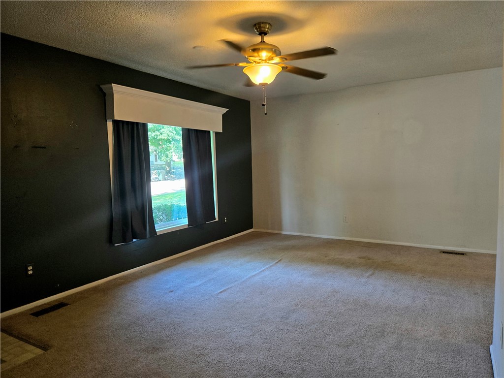 910 Hillside Drive Property Photo 4