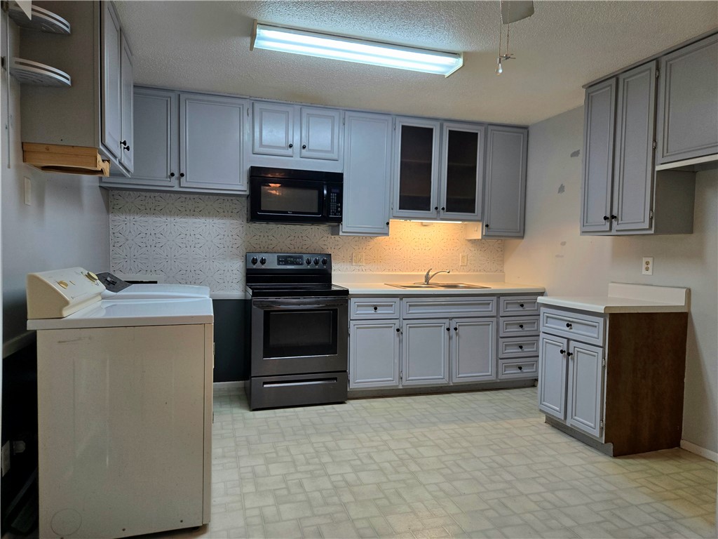 910 Hillside Drive Property Photo 8
