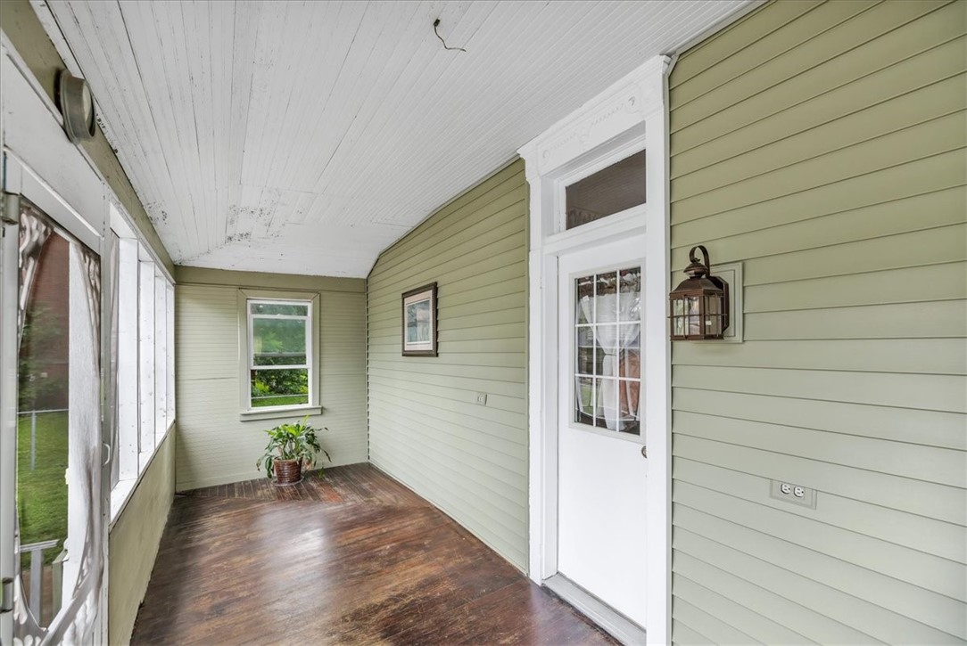 114 N Macon Street Property Photo 28
