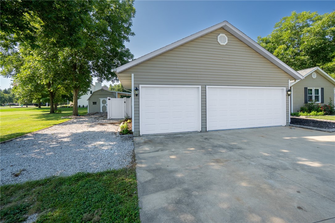 10337 E Kingwood Drive Property Photo 3
