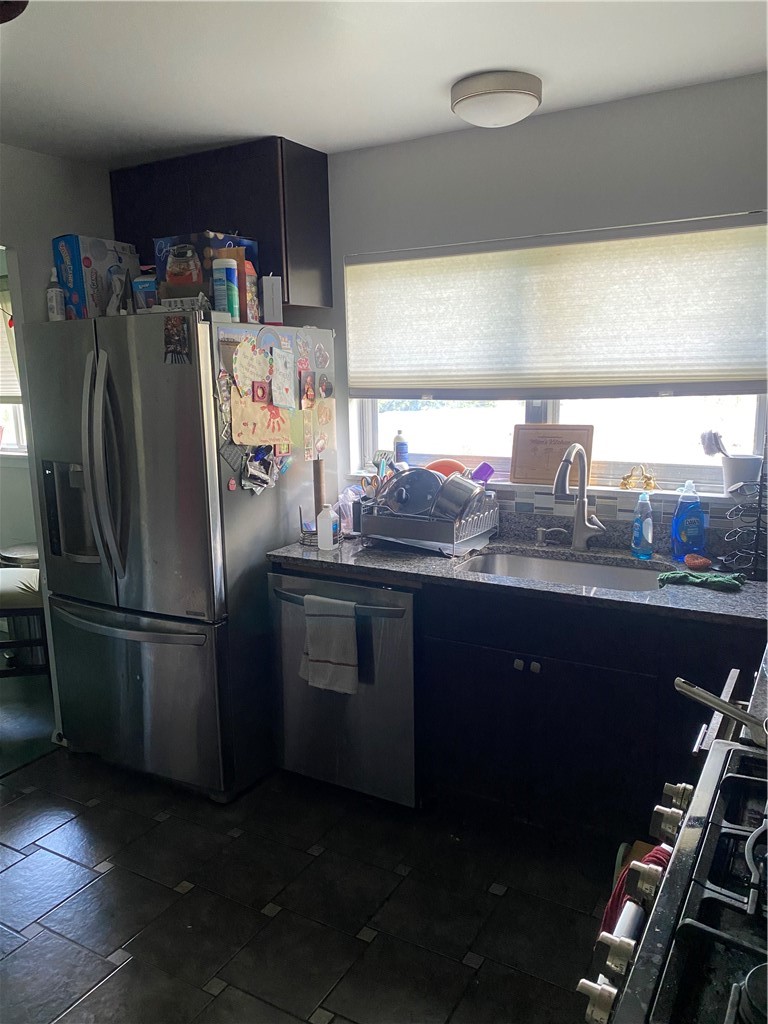 2711 Maplewood Drive Property Photo 6