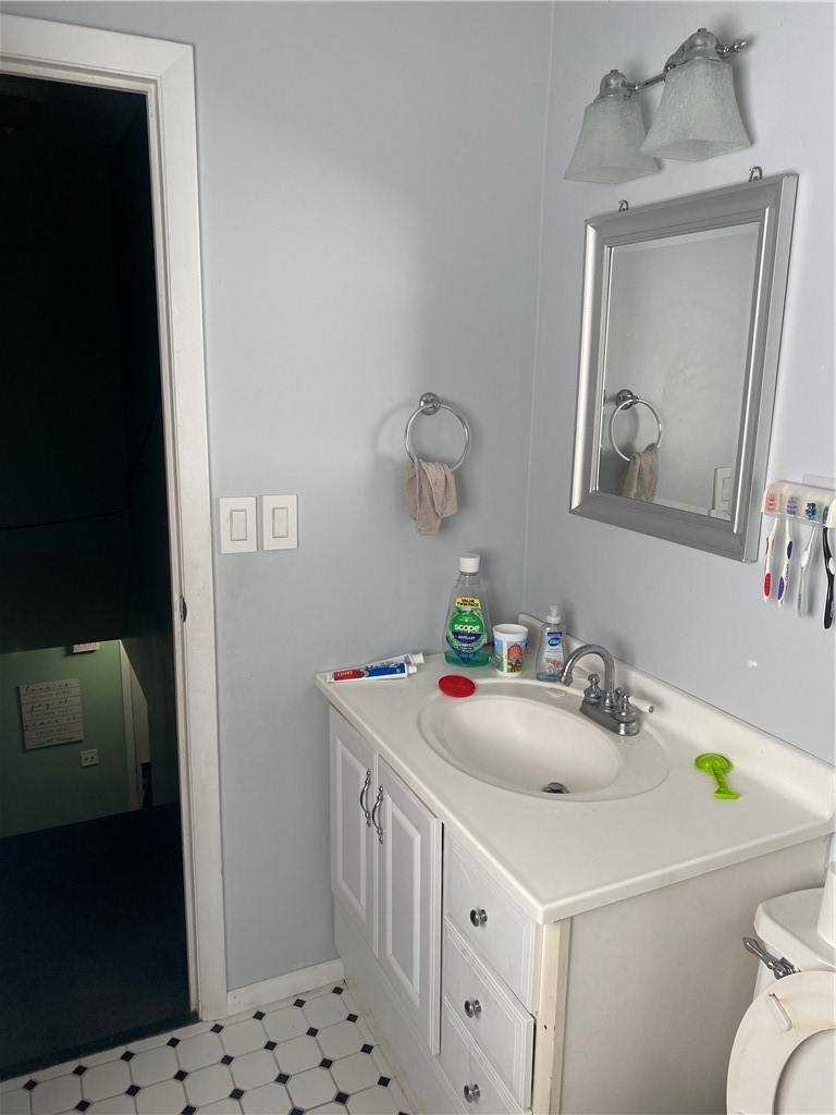 2711 Maplewood Drive Property Photo 8