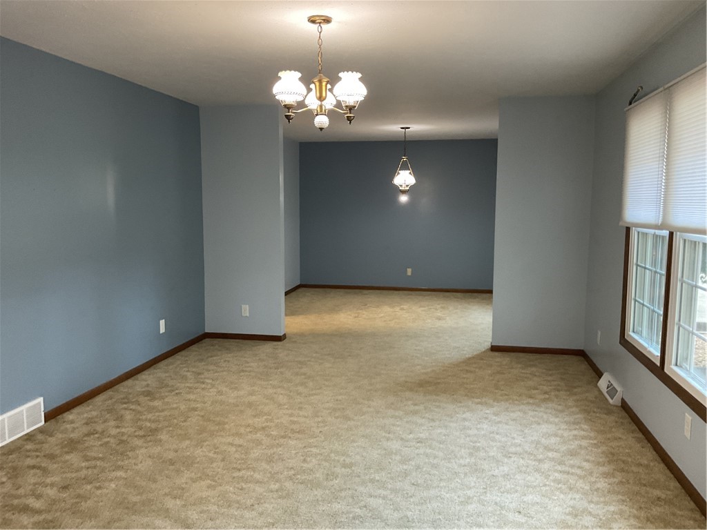 710 Warren Street Property Photo 4