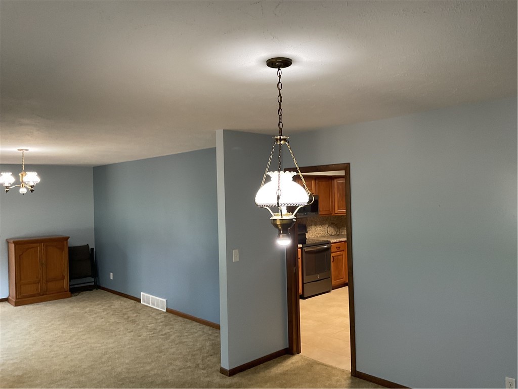 710 Warren Street Property Photo 8