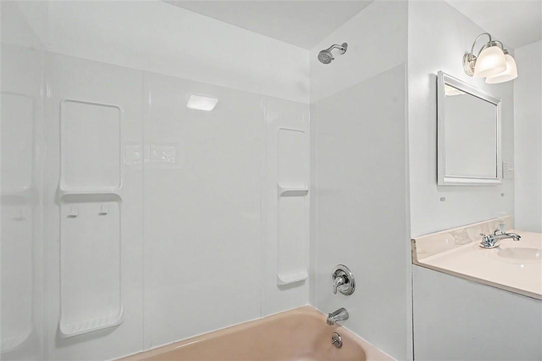 302 S Olmstead Street Property Photo 20