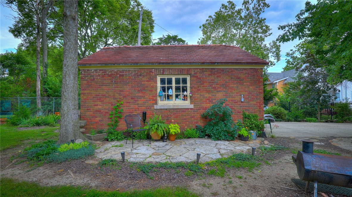 165 N Park Place Property Photo 7