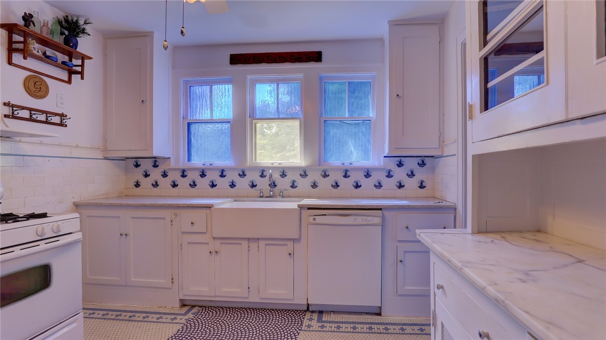 165 N Park Place Property Photo 21