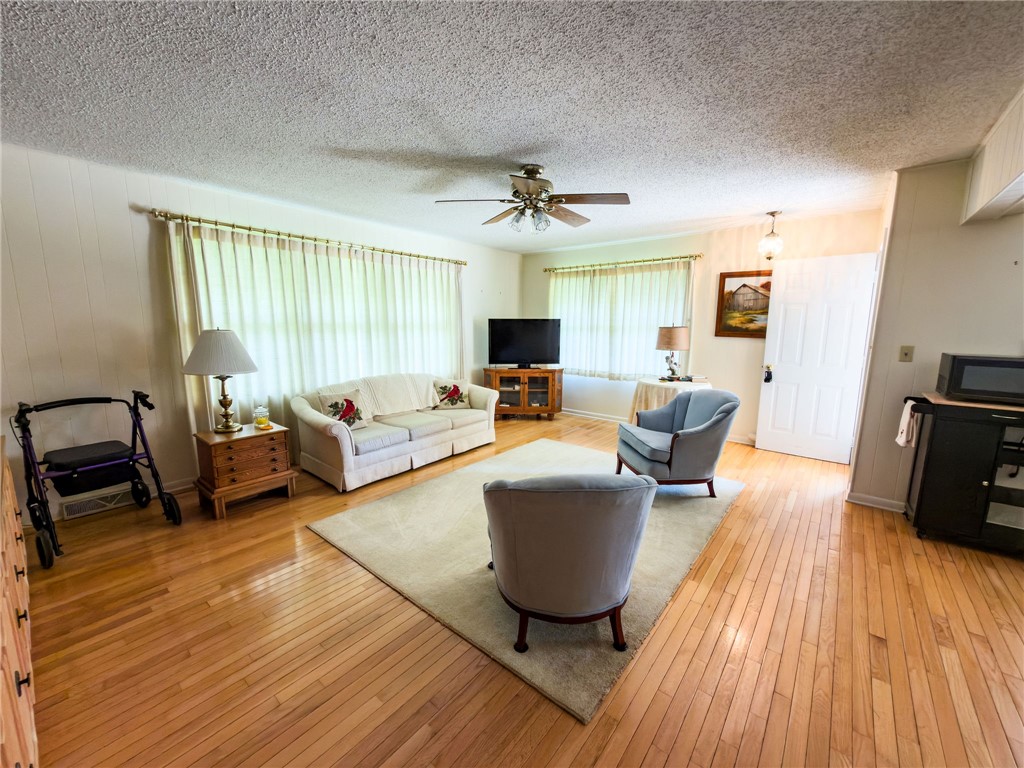 4 E 1st Street Property Photo 6