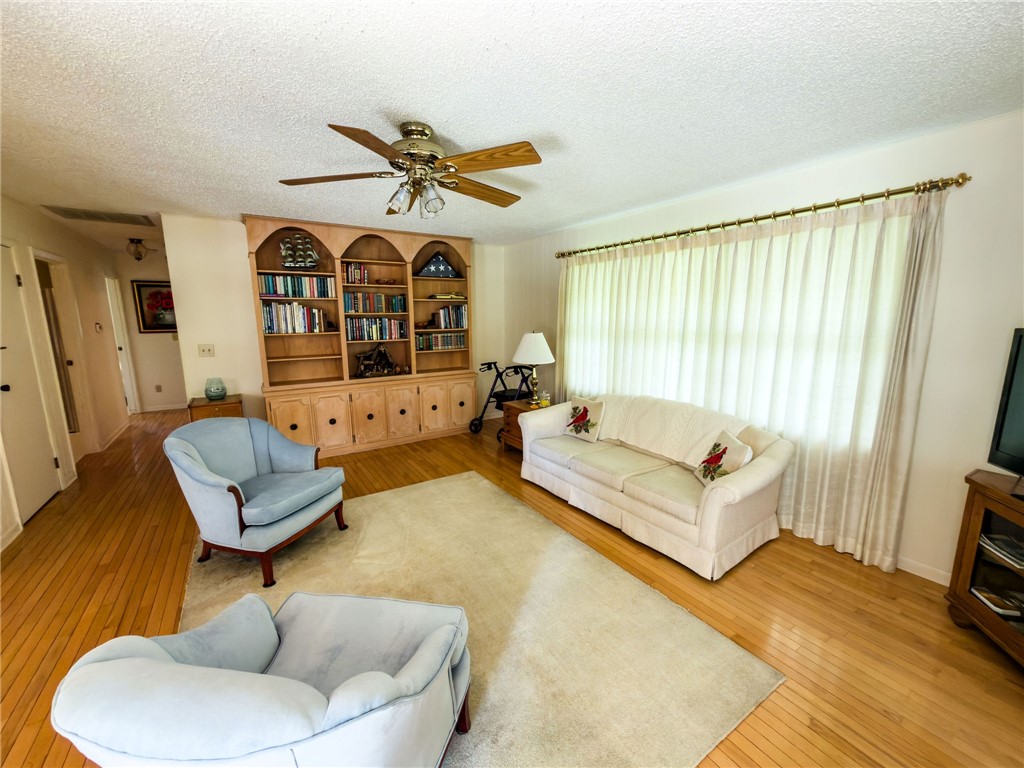 4 E 1st Street Property Photo 7