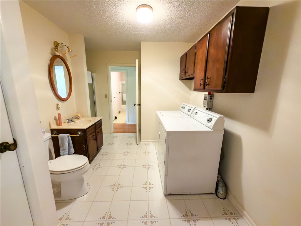 4 E 1st Street Property Photo 23
