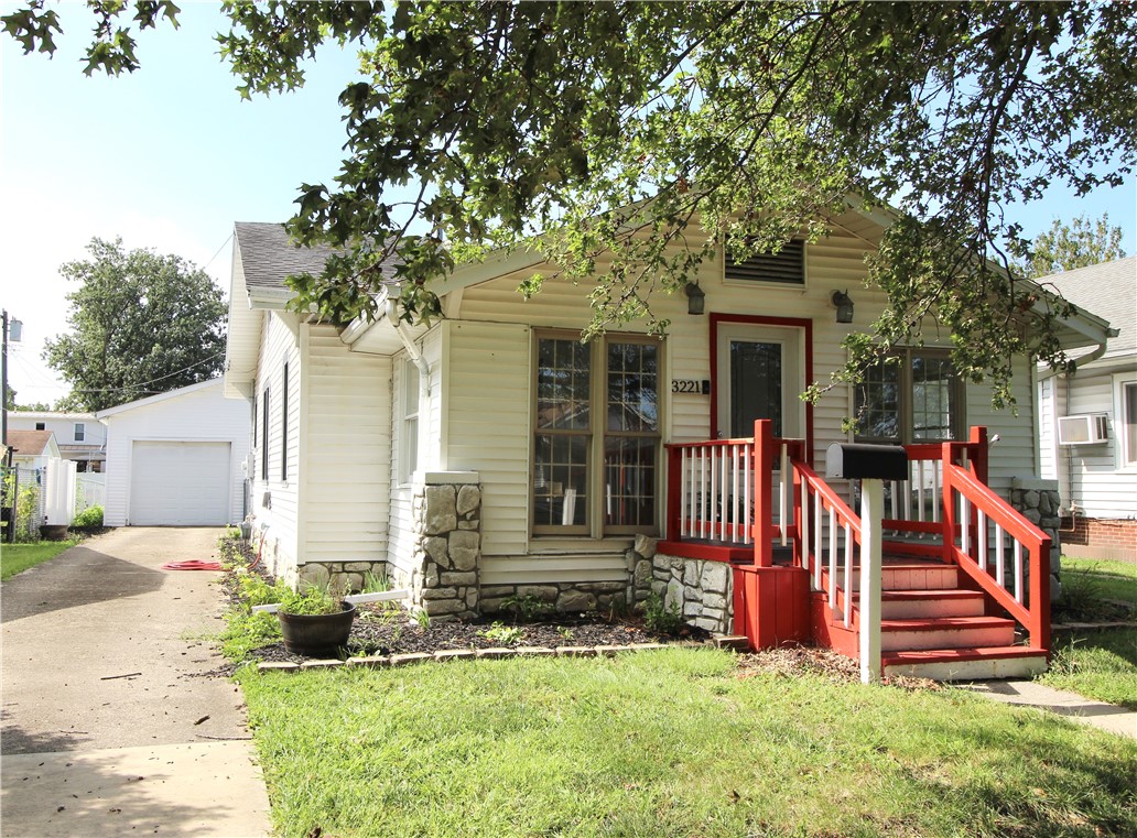 3221 Champaign Avenue Property Photo 1