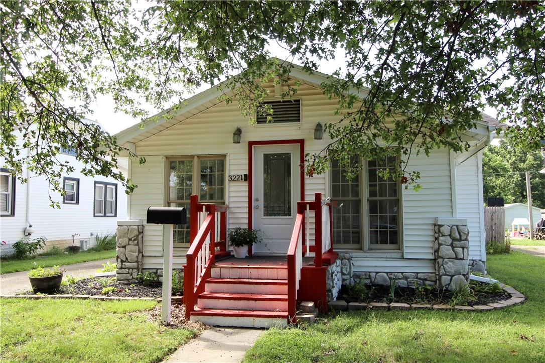 3221 Champaign Avenue Property Photo 2