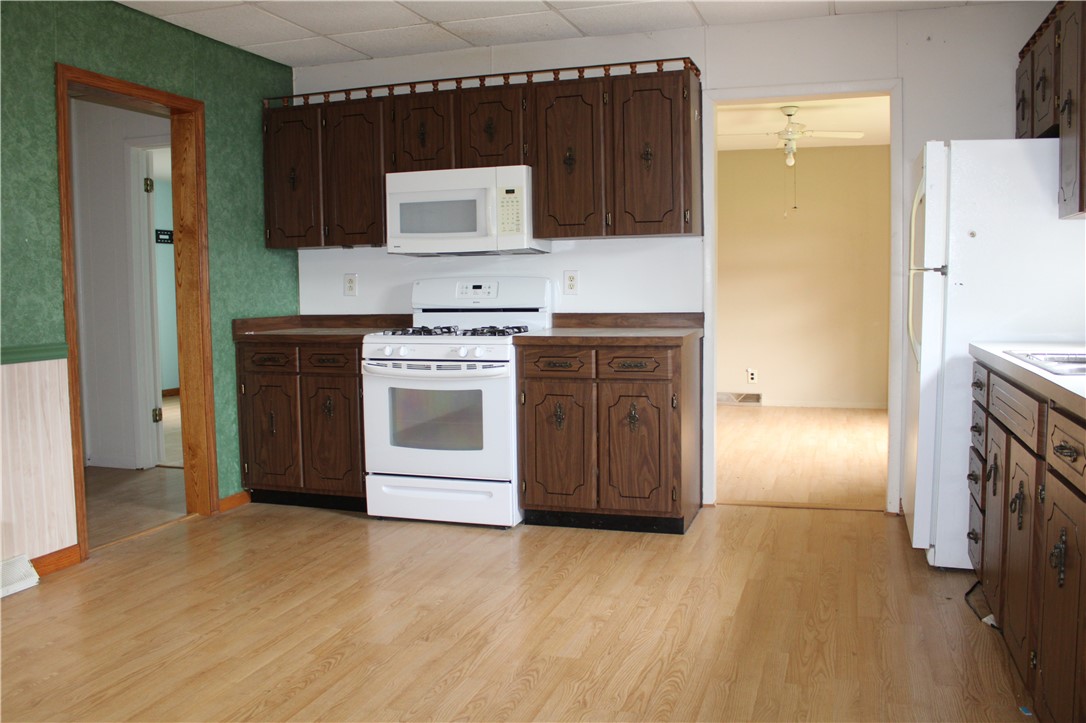 390 W 2nd Street Property Photo 4