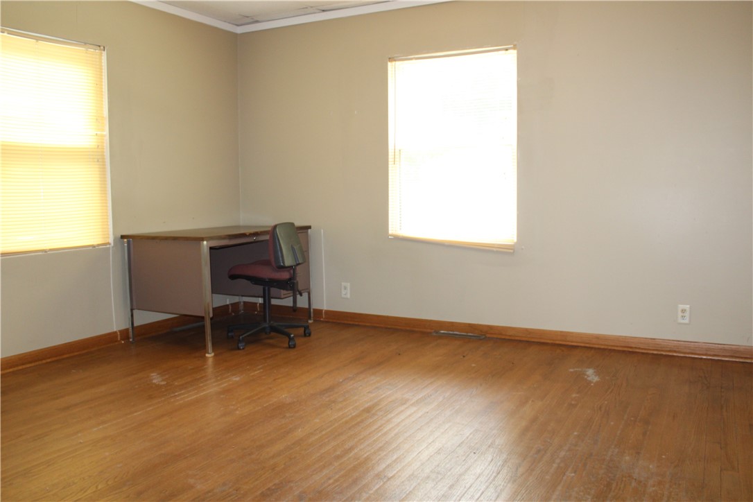 390 W 2nd Street Property Photo 7
