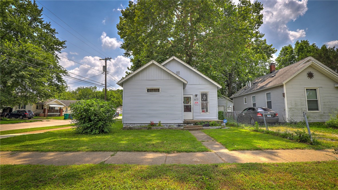 1675 E Clay Street Property Photo 1