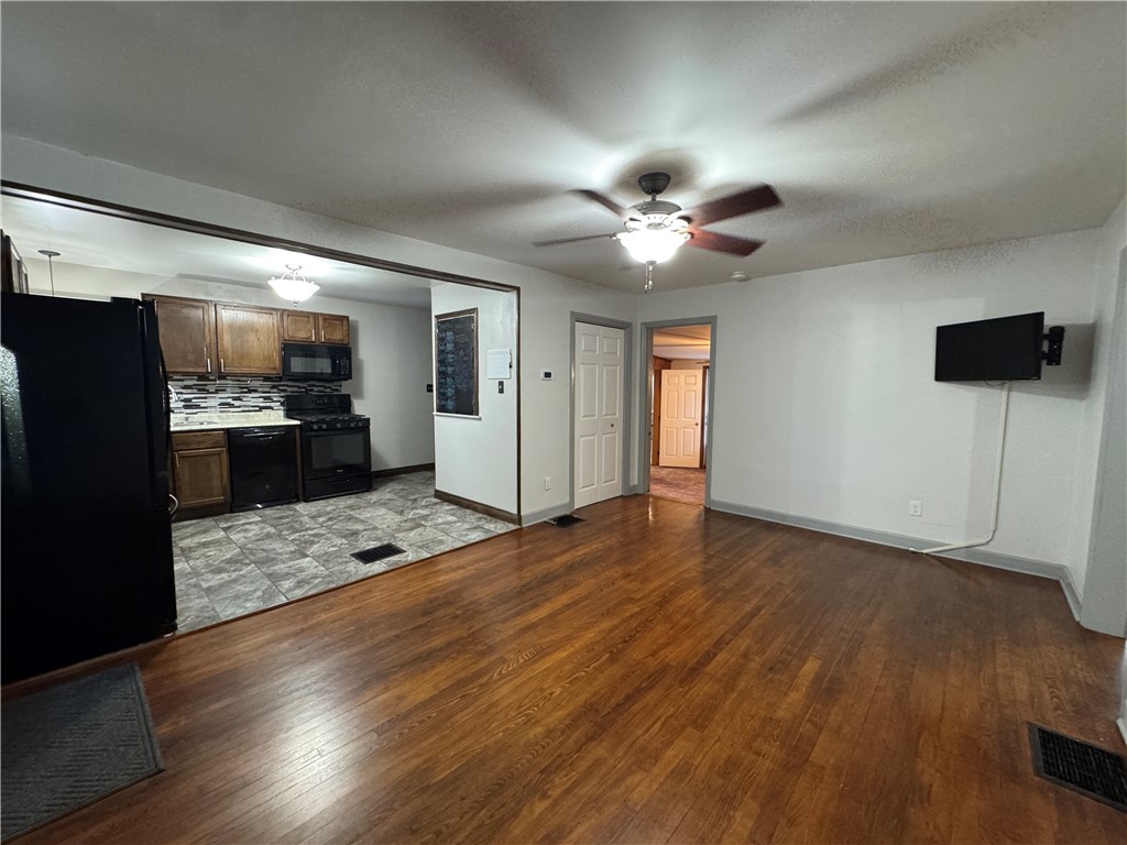 3317 Richmond Avenue Property Photo 3
