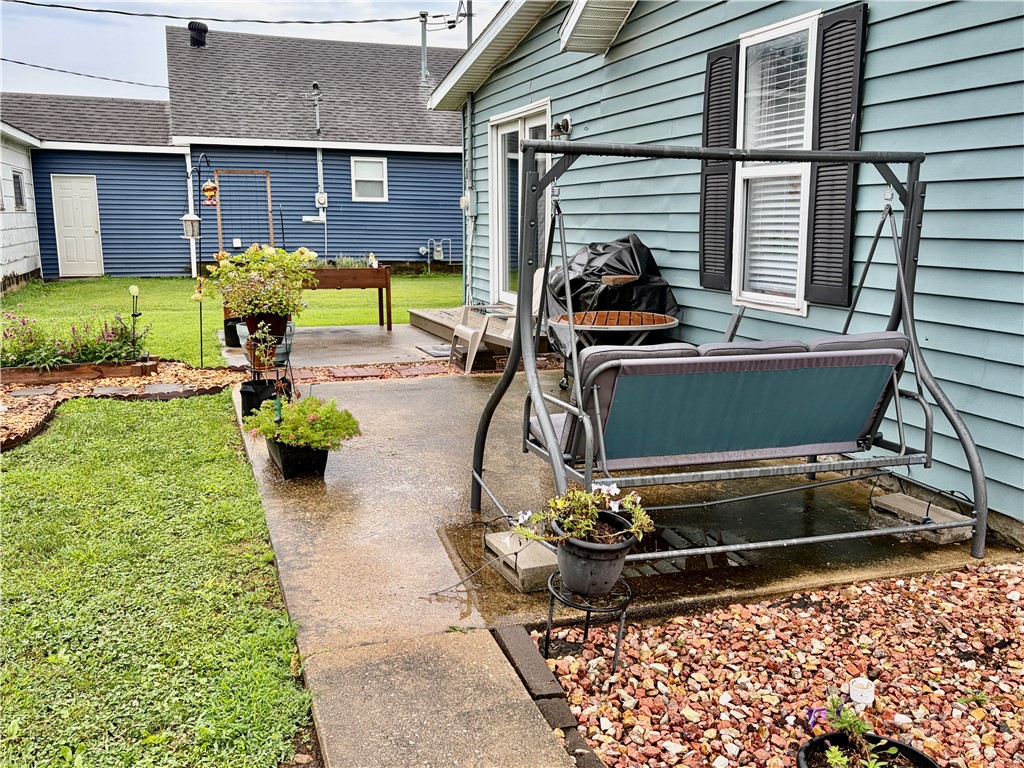 311 N Edwards Street Property Photo 4