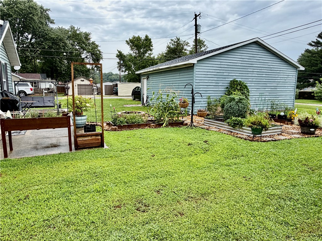 311 N Edwards Street Property Photo 5