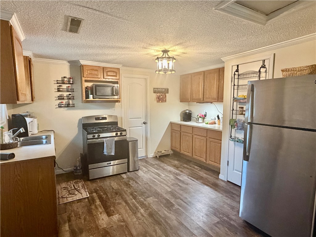 311 N Edwards Street Property Photo 8