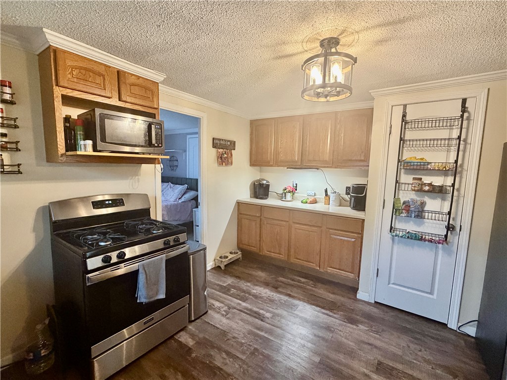 311 N Edwards Street Property Photo 9