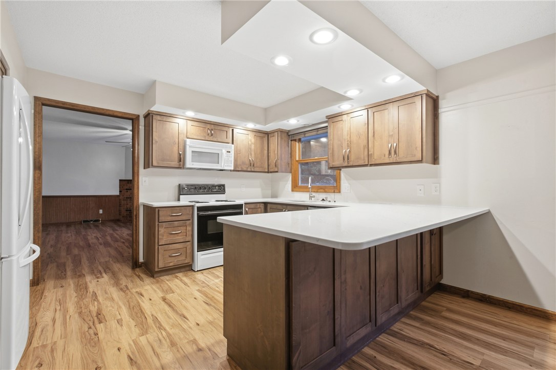 906 Flame Avenue Property Photo 11