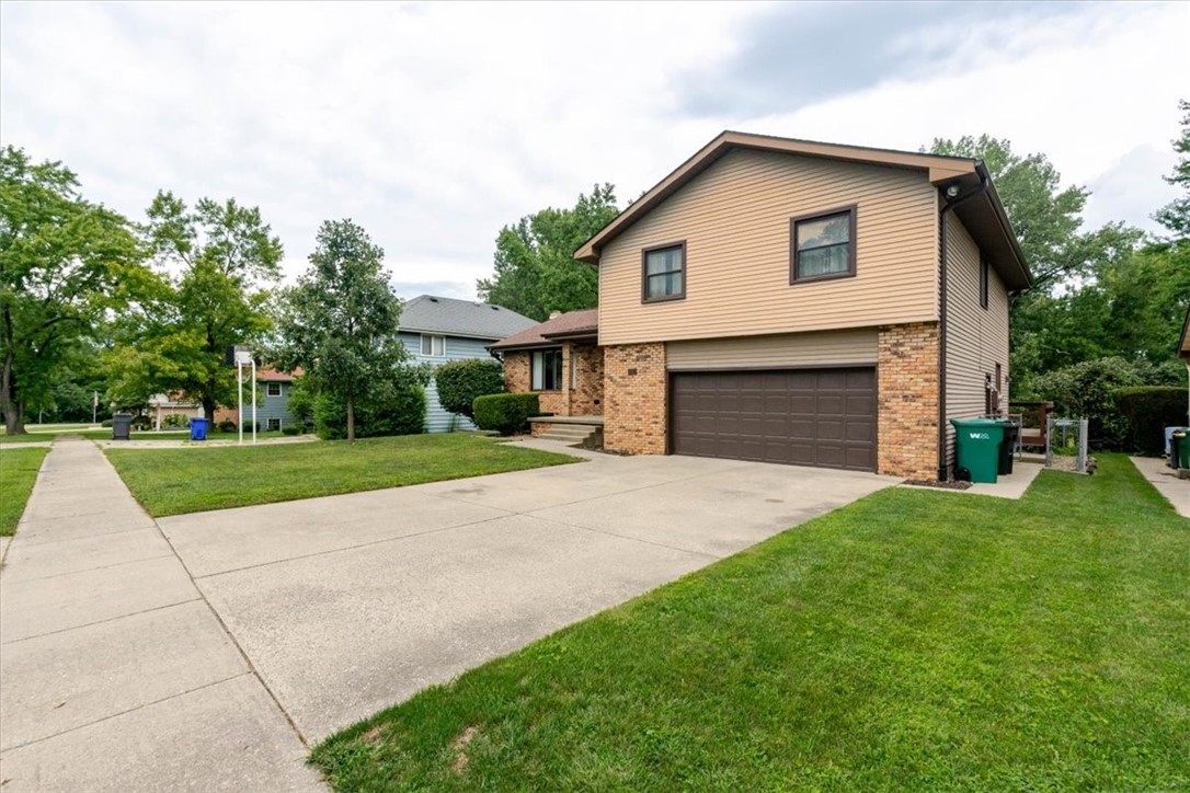 512 W Ash Avenue Property Photo 3
