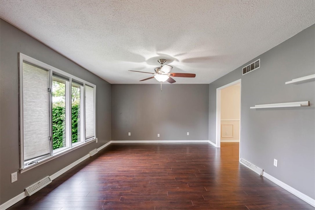 512 W Ash Avenue Property Photo 6