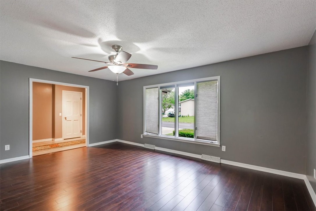 512 W Ash Avenue Property Photo 7