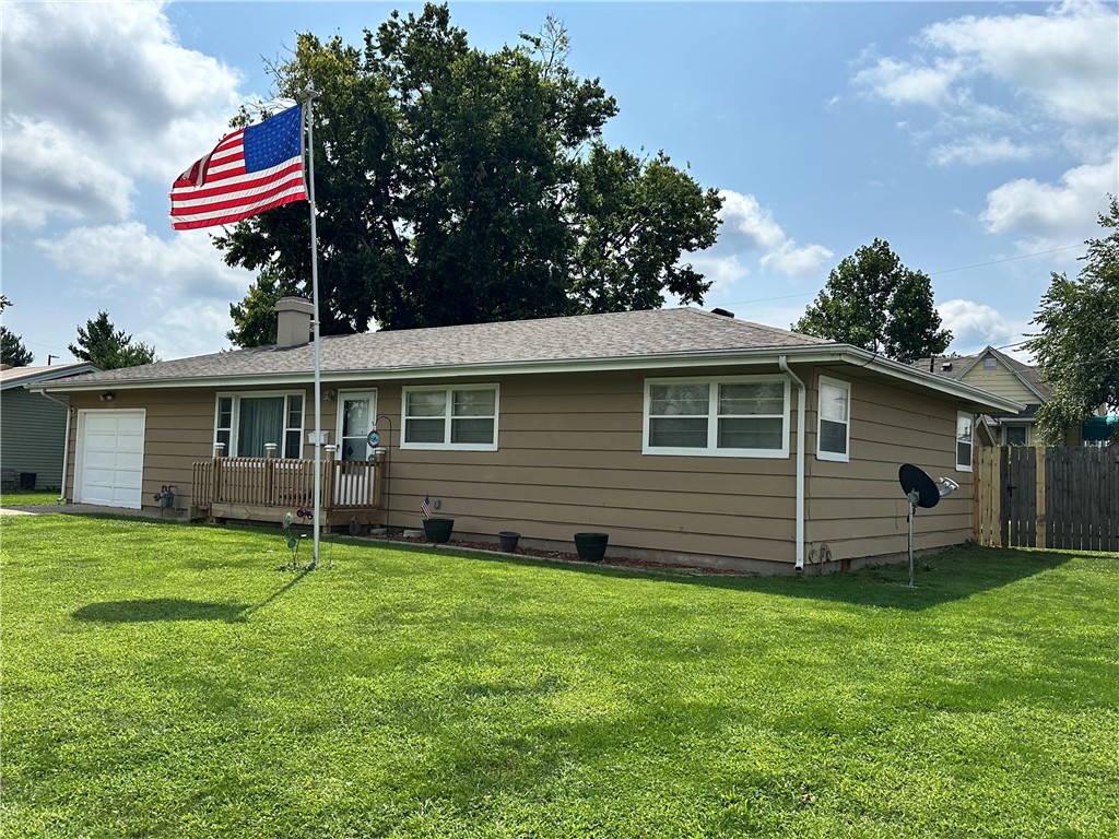 420 W Pierce Avenue Property Photo 1
