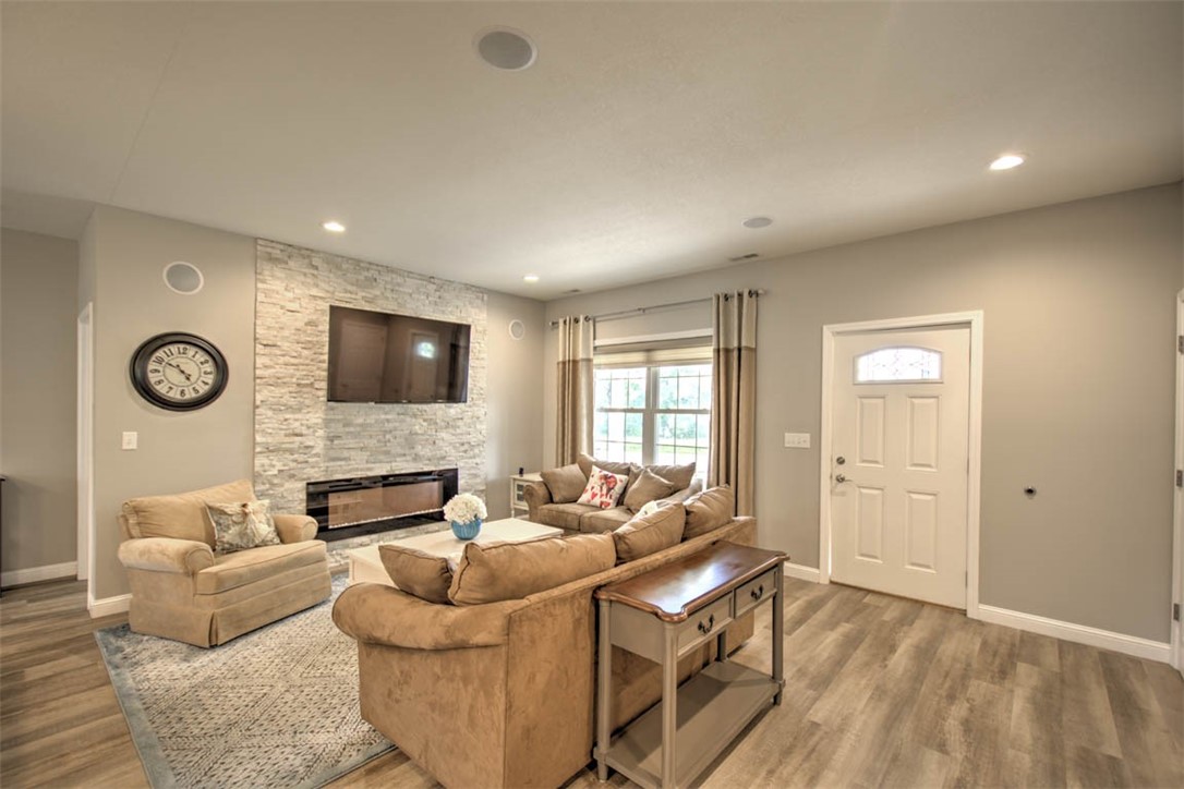 350 E Mueller Court Property Photo 4